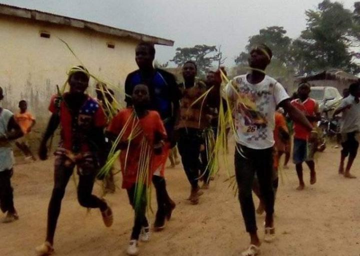 Côte d'Ivoire : Bangolo, après une opération de nuit, 04 coupeurs de route reconnus par la population, 01 échappe de peu à un lynchage Côte d'Ivoire : Bangolo, après une opération de nuit, 04 coupeurs de route reconnus par la population, 01 échappe de peu à un lynchage