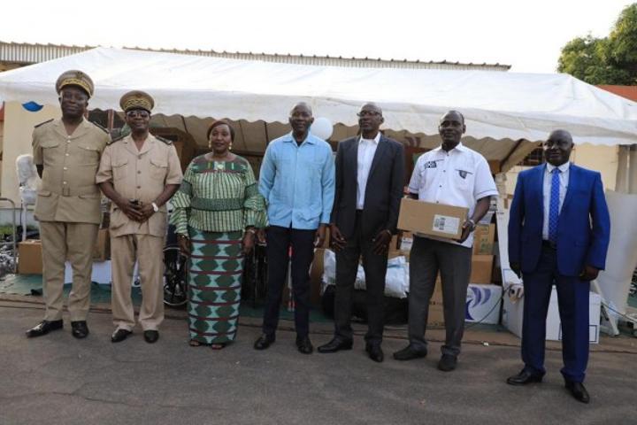Côte d'Ivoire: Toumodi, du matériel médical de plus de 80 millions de FCFA offert aux populations par une association américaine, Raymonde Goudou salue l'action du donateur Côte d'Ivoire: Toumodi, du matériel médical de plus de 80 millions de FCFA offert aux populations par une association américaine, Raymonde Goudou salue l'action du donateur
