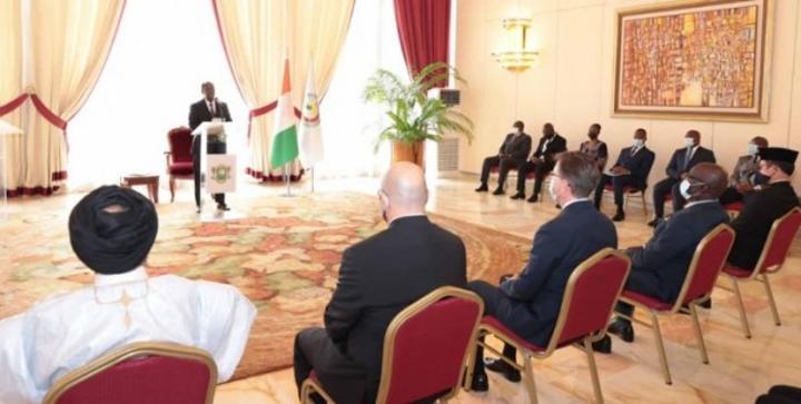 Le conseil régularise le détachement de certains cadres à des postes et donne son accord en vue de la nomination de certains Ambassadeurs étrangers Le conseil régularise le détachement de certains cadres à des postes et donne son accord en vue de la nomination de certains Ambassadeurs étrangers