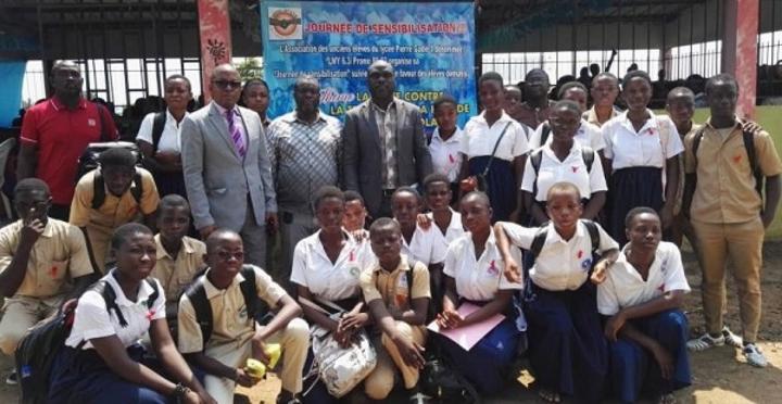 Lutte contre la tricherie et les congés anticipés, les anciens élèves du lycée Pierre Gadié 1 de Yopougon sensibilisent Lutte contre la tricherie et les congés anticipés, les anciens élèves du lycée Pierre Gadié 1 de Yopougon sensibilisent
