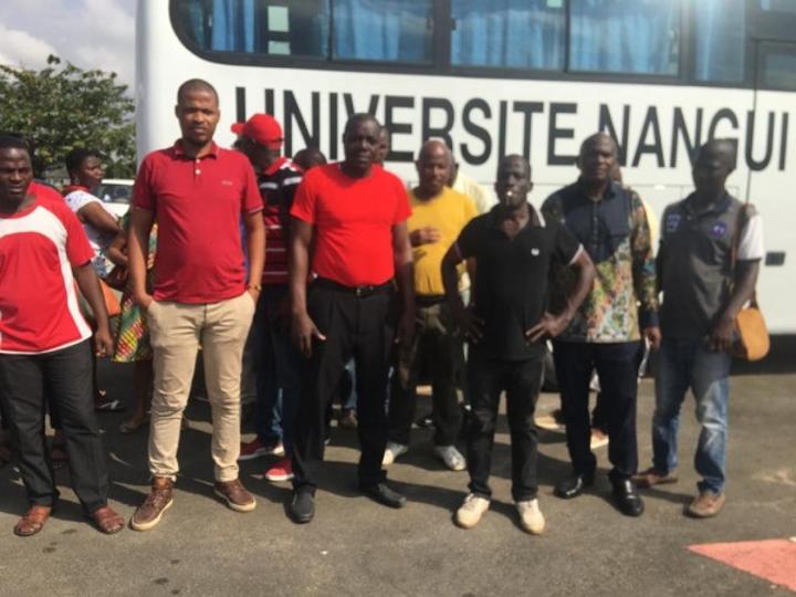 Mouvement d'humeur des agents administratifs et techniques de l'Université d'Abobo pour réclamer des mois de salaires impayés Mouvement d'humeur des agents administratifs et techniques de l'Université d'Abobo pour réclamer des mois de salaires impayés