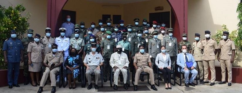 L’ESSAL abrite une formation en médecine d’urgence et en sauvetage au combat de la Force en attente de la CEDEAO L’ESSAL abrite une formation en médecine d’urgence et en sauvetage au combat de la Force en attente de la CEDEAO