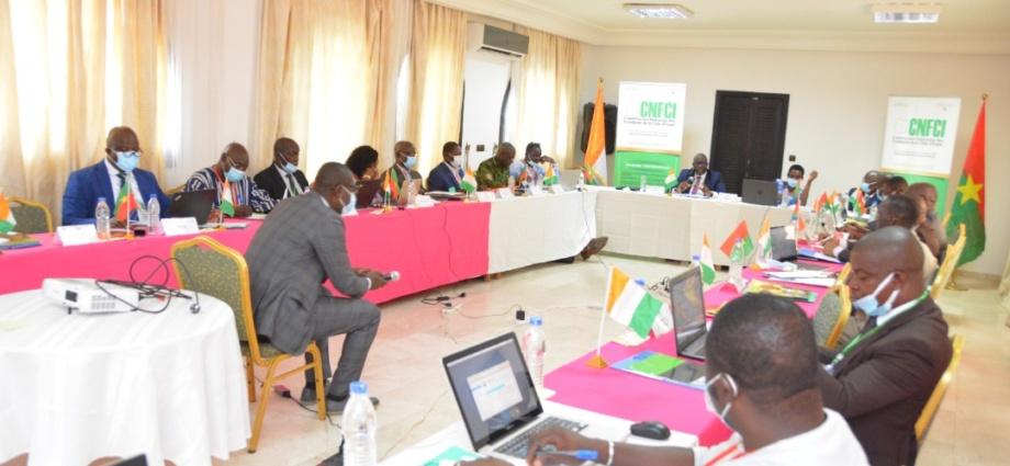 La Côte d’Ivoire et le Burkina poursuivent les travaux de délimitation de leur frontière (Communiqué) La Côte d’Ivoire et le Burkina poursuivent les travaux de délimitation de leur frontière (Communiqué)