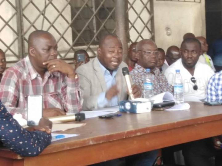 Ports d'Abidjan et de San Pedro, refus des autorités portuaires d'appliquer un décret portant sur leur statut, les dockers déposent un préavis de grève Ports d'Abidjan et de San Pedro, refus des autorités portuaires d'appliquer un décret portant sur leur statut, les dockers déposent un préavis de grève
