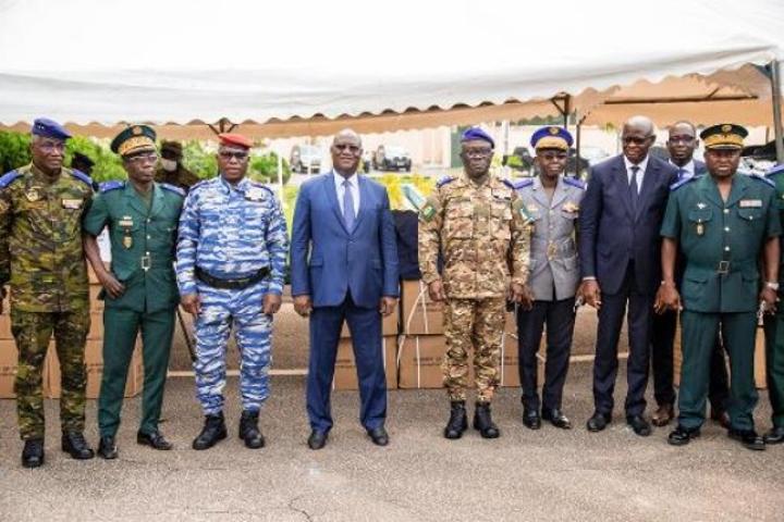 Un paquetage pour la première fois depuis plusieurs décennies, pour la totalité des 40 000 hommes de l'armée Un paquetage pour la première fois depuis plusieurs décennies, pour la totalité des 40 000 hommes de l'armée