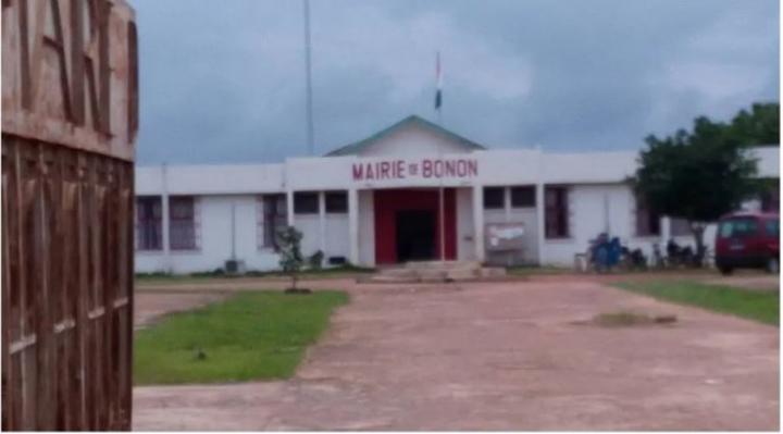 Bonon, des échauffourées surviennent entre deux villages après la finale d'un tournoi, le calme est revenu Bonon, des échauffourées surviennent entre deux villages après la finale d'un tournoi, le calme est revenu