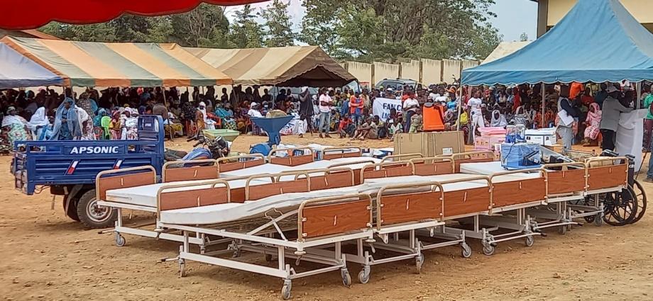 Le député de Madinani fait don de matériels aux populations Le député de Madinani fait don de matériels aux populations