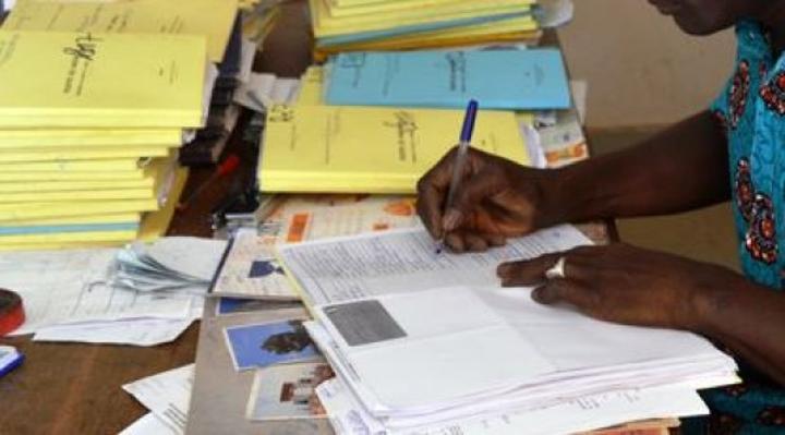 Malgré le déficit d'enseignants, Amadou Coulibaly prévient les contractuels «qu'ils ne seront pas forcément reversés dans les rangs des agents de l'Etat» Malgré le déficit d'enseignants, Amadou Coulibaly prévient les contractuels «qu'ils ne seront pas forcément reversés dans les rangs des agents de l'Etat»