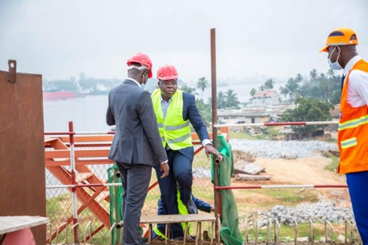 En visite sur les chantiers de la construction du 4è pont, Amédé Kouakou insiste pour le délai soit respecté et sur la sécurité des travailleurs En visite sur les chantiers de la construction du 4è pont, Amédé Kouakou insiste pour le délai soit respecté et sur la sécurité des travailleurs