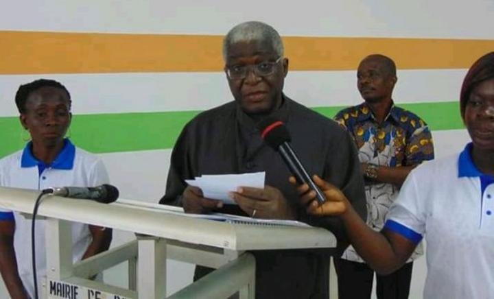 Bouaké, trouvant « inadmissible » l'absence de ses agents à leur poste, le maire Djibo crache ses vérités au président de la MACOB Bouaké, trouvant « inadmissible » l'absence de ses agents à leur poste, le maire Djibo crache ses vérités au président de la MACOB