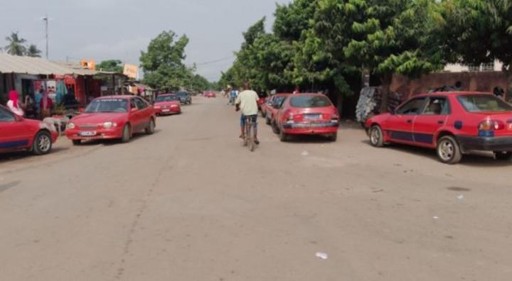 Grand-Bassam, les chauffeurs des taxis communaux en grève contre la mesure de l'OSER d'interdire l'utilisation du gaz butane comme carburant Grand-Bassam, les chauffeurs des taxis communaux en grève contre la mesure de l'OSER d'interdire l'utilisation du gaz butane comme carburant