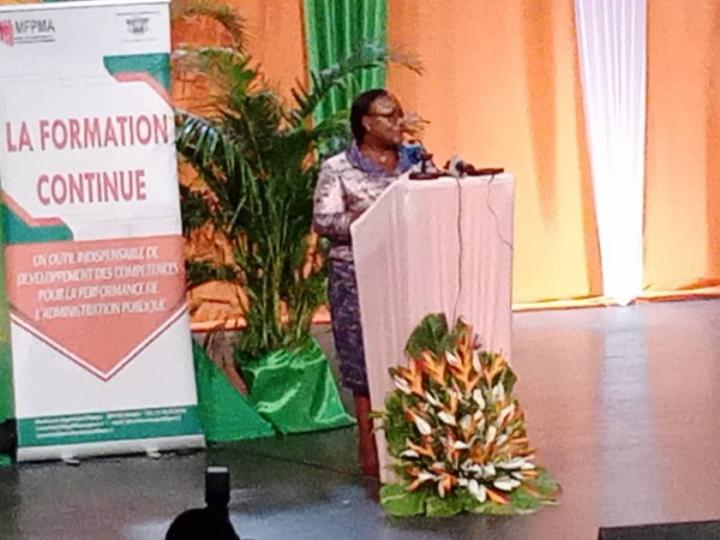 Fonction publique, Anne Ouloto « promet » à 8259 auditeurs en fin de formation le versement du premier salaire dans un délai de 6 mois et l'achèvement des affectations Fonction publique, Anne Ouloto « promet » à 8259 auditeurs en fin de formation le versement du premier salaire dans un délai de 6 mois et l'achèvement des affectations