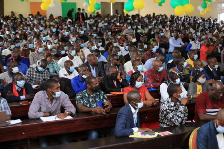 Les Docteurs non recrutés satisfaits des 660 postes budgétaires mis en jeu en 2022, demandent au ministre Diawara d'être leur avocat auprès du Gouvernement Les Docteurs non recrutés satisfaits des 660 postes budgétaires mis en jeu en 2022, demandent au ministre Diawara d'être leur avocat auprès du Gouvernement