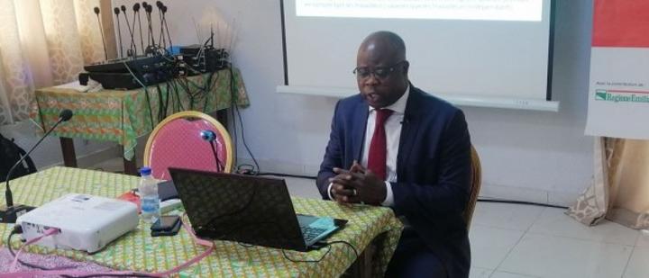 Les migrants installés à Abidjan confrontés à un manque de travail décent qui permet une juste rémunération, selon le Directeur du centre de recherche politique Les migrants installés à Abidjan confrontés à un manque de travail décent qui permet une juste rémunération, selon le Directeur du centre de recherche politique