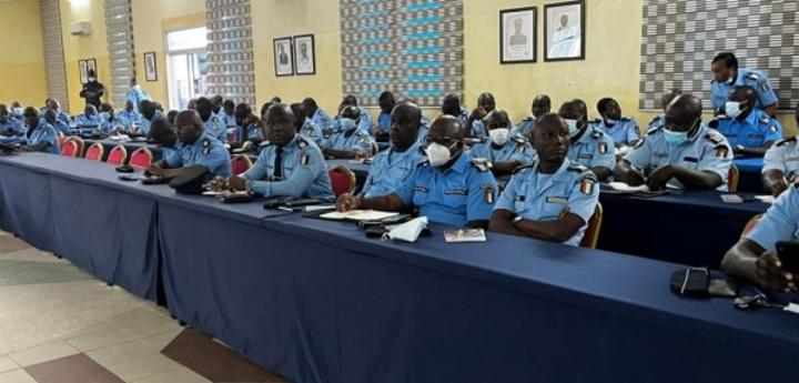 Police, objectifs de la session de formation des chefs de service des commissariats de Circonscription et d'Arrondissement Police, objectifs de la session de formation des chefs de service des commissariats de Circonscription et d'Arrondissement