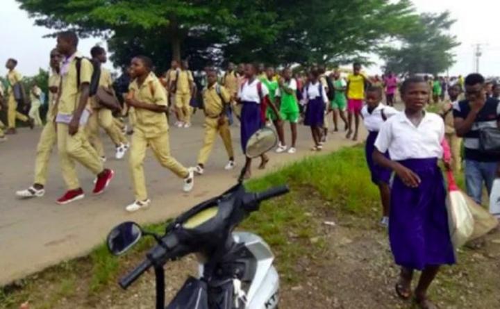 Tiébissou, un enseignant tabassé par des élèves, les agresseurs arrêtés, les cours suspendus pour 48 heures Tiébissou, un enseignant tabassé par des élèves, les agresseurs arrêtés, les cours suspendus pour 48 heures