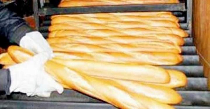 Hausse du cours du blé, le prix de la baguette de pain de 174 g fixé à 150 FCFA et celui de la baguette de 232 g à 200 FCFA Hausse du cours du blé, le prix de la baguette de pain de 174 g fixé à 150 FCFA et celui de la baguette de 232 g à 200 FCFA
