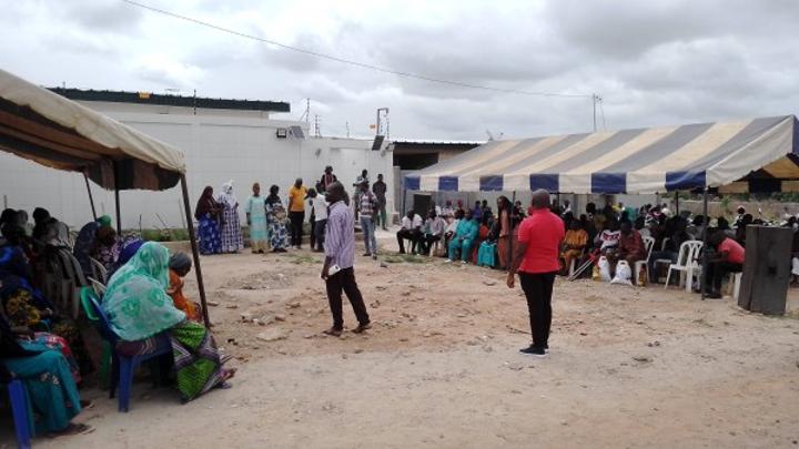 Bouaké, « avec l'accord du ministre d'État Téné Birahima », le GECI offre à plusieurs musulmans démunis des kits alimentaires Bouaké, « avec l'accord du ministre d'État Téné Birahima », le GECI offre à plusieurs musulmans démunis des kits alimentaires