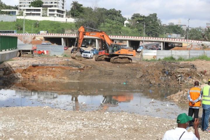 Saison des pluies, le Gouvernement annonce des déguerpissement forcés de populations installées sur les zones à risques, en attendant des mises en demeure servies Saison des pluies, le Gouvernement annonce des déguerpissement forcés de populations installées sur les zones à risques, en attendant des mises en demeure servies