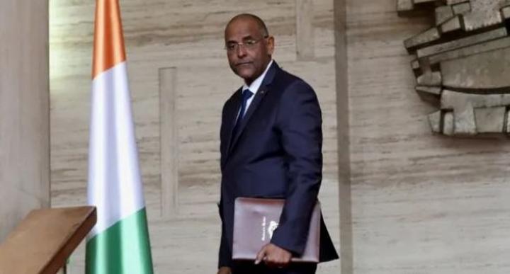 Démission du Premier ministre et du gouvernement, Achi annoncé à la vice-présidence, ambiance lourde à la fin du Conseil des ministres Démission du Premier ministre et du gouvernement, Achi annoncé à la vice-présidence, ambiance lourde à la fin du Conseil des ministres