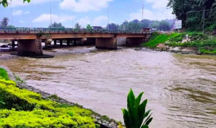 Aboisso, un homme et une femme, deux allochtones périssent dans le fleuve Bia lors de leur traversée en pirogue Aboisso, un homme et une femme, deux allochtones périssent dans le fleuve Bia lors de leur traversée en pirogue