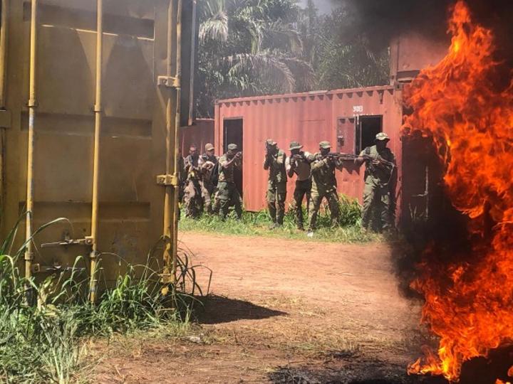 Yamoussoukro, un exercice militaire avec la participation des Forces Françaises annoncé du 15 au 20 mai, des coups de feu et des explosions seront entendus Yamoussoukro, un exercice militaire avec la participation des Forces Françaises annoncé du 15 au 20 mai, des coups de feu et des explosions seront entendus
