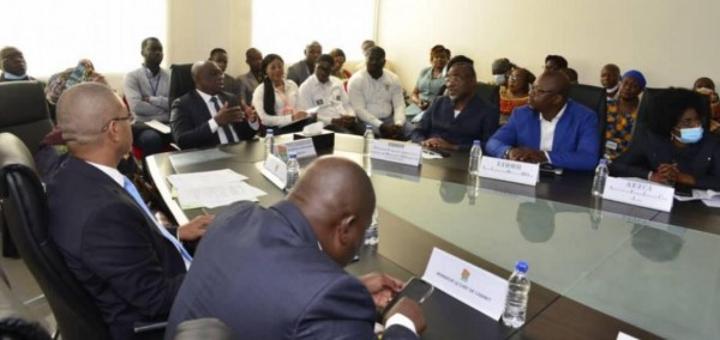 Devant des OSC, le Ministre KKB déterminé à atteindre son objectif de réconcilier les ivoiriens par le dialogue inclusif des parties prenantes des différentes crises Devant des OSC, le Ministre KKB déterminé à atteindre son objectif de réconcilier les ivoiriens par le dialogue inclusif des parties prenantes des différentes crises