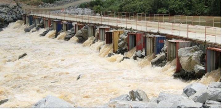 Travaux du barrage de Singrobo-Ahouaty, des populations se plaignent des explosions récurrentes de dynamites Travaux du barrage de Singrobo-Ahouaty, des populations se plaignent des explosions récurrentes de dynamites