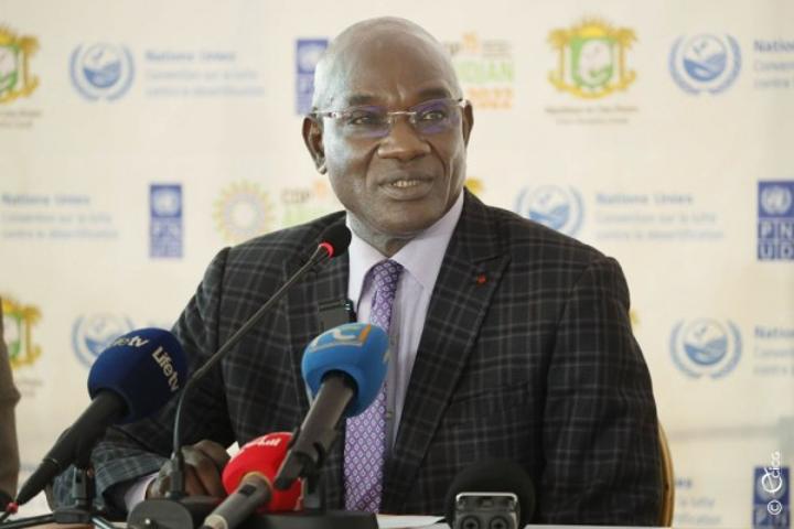 En marge de la COP15, le Président du Conseil coton-anacarde annonce que le pays est en passe de perdre sa place de deuxième producteur de coton en Afrique subsaharienne En marge de la COP15, le Président du Conseil coton-anacarde annonce que le pays est en passe de perdre sa place de deuxième producteur de coton en Afrique subsaharienne