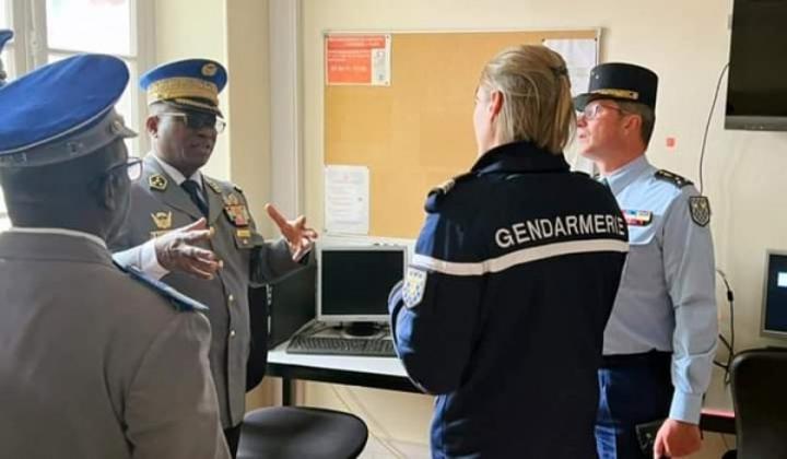 Côte d'Ivoire - France : En mission, le Général Apalo Touré s'imprègne du fonctionnement de la gendarmerie française Côte d'Ivoire - France : En mission, le Général Apalo Touré s'imprègne du fonctionnement de la gendarmerie française