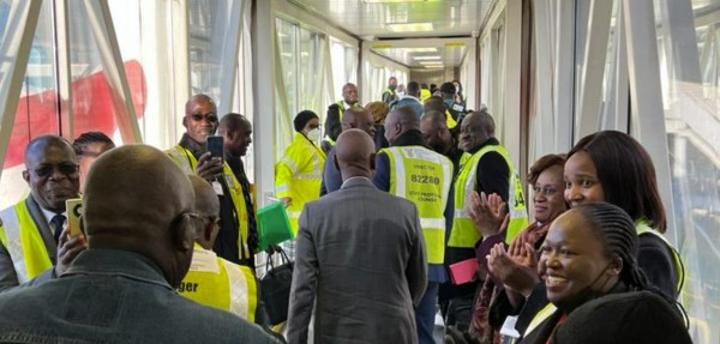 C'est fait ! Air Côte d'Ivoire inaugure son premier vol en Afrique du Sud, atterrissage champagne à Johannesburg C'est fait ! Air Côte d'Ivoire inaugure son premier vol en Afrique du Sud, atterrissage champagne à Johannesburg
