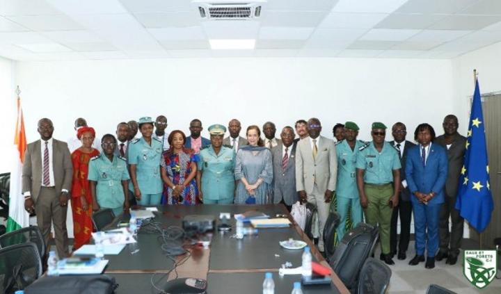 Côte d'Ivoire/UE : Un accord de principe sur le commerce durable du bois signé pour une amélioration de la gouvernance forestière Côte d'Ivoire/UE : Un accord de principe sur le commerce durable du bois signé pour une amélioration de la gouvernance forestière