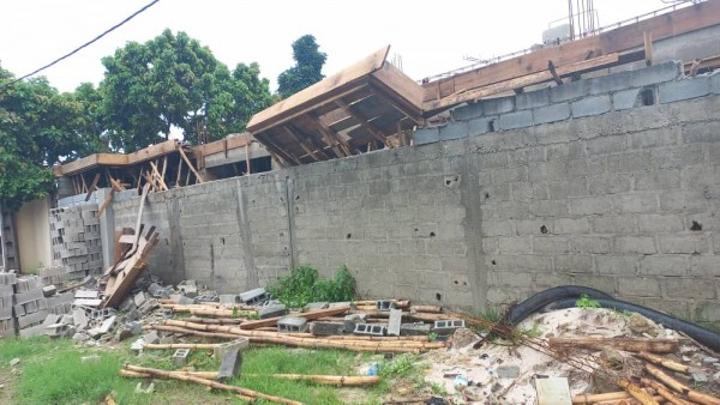 Cocody-Abatta, contrairement aux infos relayées, pas d'effondrement d'un bâtiment, mais plutôt du détachement du coffrage de la dalle de la construction Cocody-Abatta, contrairement aux infos relayées, pas d'effondrement d'un bâtiment, mais plutôt du détachement du coffrage de la dalle de la construction