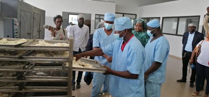 Consommation locale, une unité de transformation de céréales en farine d'une capacité de plus de 24 tonnes par an visitée par le CNLVC Consommation locale, une unité de transformation de céréales en farine d'une capacité de plus de 24 tonnes par an visitée par le CNLVC