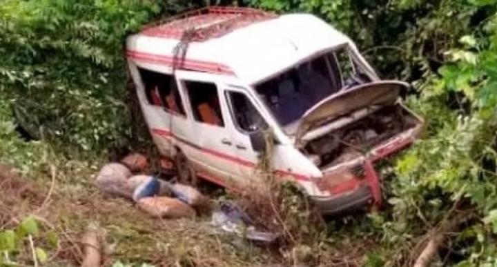 Bondoukou, son volant bloqué en pleine circulation, le conducteur entraine son véhicule dans le ravin, 19 victimes Bondoukou, son volant bloqué en pleine circulation, le conducteur entraine son véhicule dans le ravin, 19 victimes