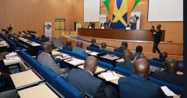 La décentralisation de l'insertion des jeunes en a touché 23 600 pour 14,78 milliards à travers 14 régions et un District autonome de 2015 à ce jour La décentralisation de l'insertion des jeunes en a touché 23 600 pour 14,78 milliards à travers 14 régions et un District autonome de 2015 à ce jour