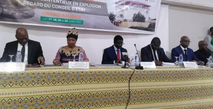 Le Président du Conseil d'Etat à propos de la récurrence des conflits fonciers: «Si l'on n'y prend garde, ils pourraient être à l'origine de graves troubles à l'ordre public » Le Président du Conseil d'Etat à propos de la récurrence des conflits fonciers: «Si l'on n'y prend garde, ils pourraient être à l'origine de graves troubles à l'ordre public »