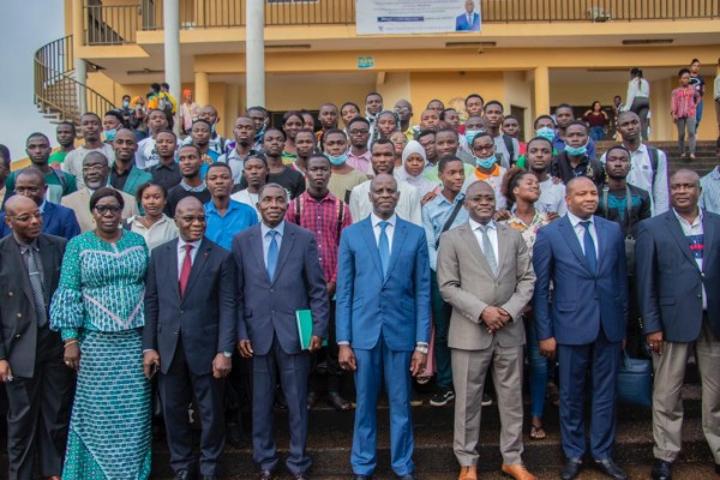 Incubateur de compétences en mathématiques et physiques, 34 étudiants de l'UFR des Sciences de mathématiques et de l'informatique sélectionnés pour la « Classe étoile » Incubateur de compétences en mathématiques et physiques, 34 étudiants de l'UFR des Sciences de mathématiques et de l'informatique sélectionnés pour la « Classe étoile »