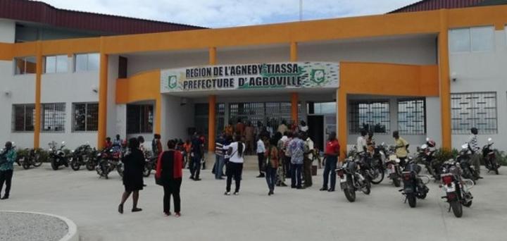 En pleine cérémonie d'un mariage à Agboville, une dame pique une crise tombe dans un puits et trouve la mort En pleine cérémonie d'un mariage à Agboville, une dame pique une crise tombe dans un puits et trouve la mort