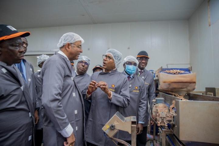 Le PM Achi inaugure l'usine de transformation de noix de cajou Dorado Ivory, d'une capacité de 60 000 tonnes/an Le PM Achi inaugure l'usine de transformation de noix de cajou Dorado Ivory, d'une capacité de 60 000 tonnes/an