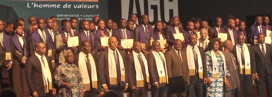 Des auditeurs de l’Institut de formation politique “Amadou Gon Coulibaly” reçoivent leur diplôme Des auditeurs de l’Institut de formation politique “Amadou Gon Coulibaly” reçoivent leur diplôme