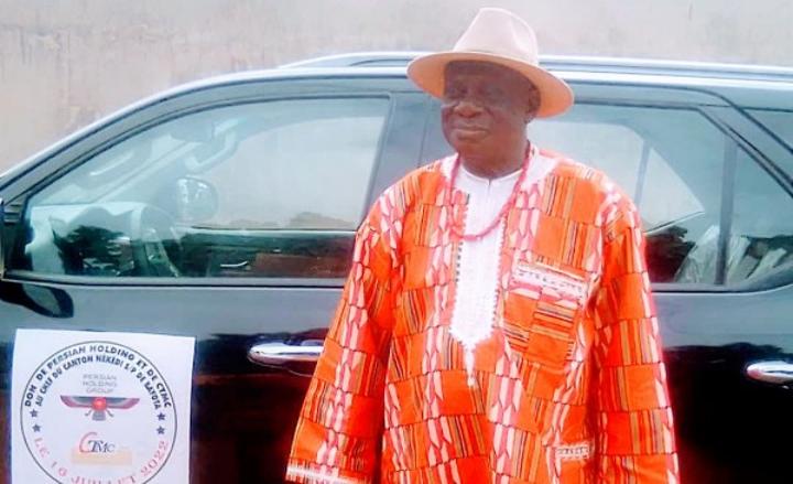 Bayota, à l'investiture du chef canton de Nékédi, Amédée Kouakou annonce le reprofilage de plus de 118 km de route Bayota, à l'investiture du chef canton de Nékédi, Amédée Kouakou annonce le reprofilage de plus de 118 km de route