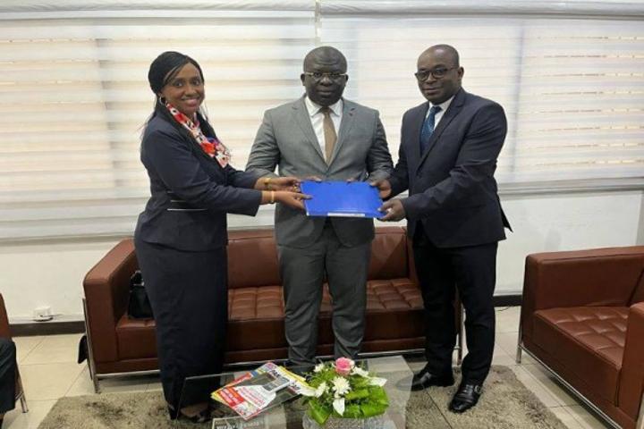 Assemblée Nationale, la nouvelle Directrice de la coopération et des relations Interparlementaires , Mme Mouminatou Barry a pris fonction Assemblée Nationale, la nouvelle Directrice de la coopération et des relations Interparlementaires , Mme Mouminatou Barry a pris fonction