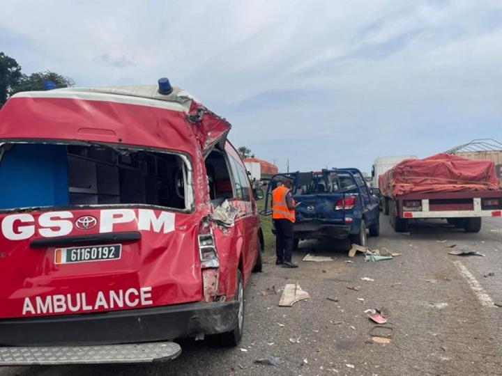 Un camion percute un engin du GSPM lancé pour un accident qui à son tour s'encastre dans un véhicule de gendarmerie venu pour le constat Un camion percute un engin du GSPM lancé pour un accident qui à son tour s'encastre dans un véhicule de gendarmerie venu pour le constat