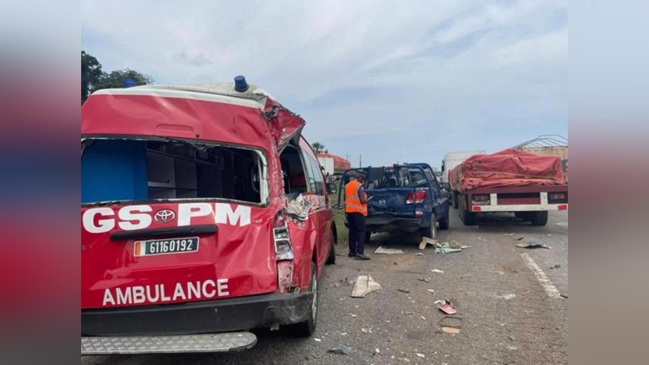 Un camion percute un engin du GSPM lancé pour un accident qui à son tour s'encastre dans un véhicule de gendarmerie venu pour le constat Un camion percute un engin du GSPM lancé pour un accident qui à son tour s'encastre dans un véhicule de gendarmerie venu pour le constat