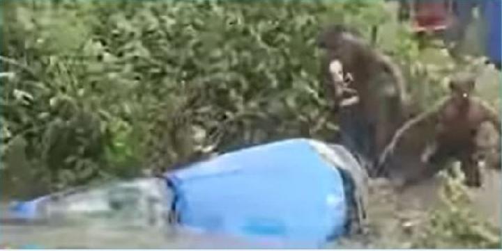 Les gestes qui sauvent quand vous conduisez votre voiture dans les eaux Les gestes qui sauvent quand vous conduisez votre voiture dans les eaux