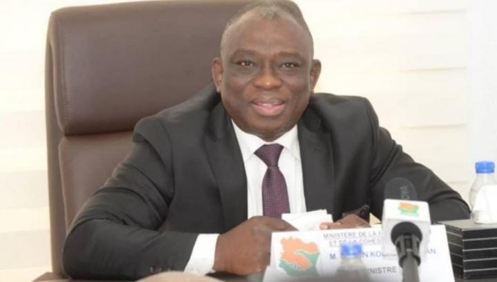La Grâce de Gbagbo rejetée par le PPA-CI, KKB réplique : « L'amnistie relève de la loi, la loi se prend à l'Assemblée, au parlement » La Grâce de Gbagbo rejetée par le PPA-CI, KKB réplique : « L'amnistie relève de la loi, la loi se prend à l'Assemblée, au parlement »
