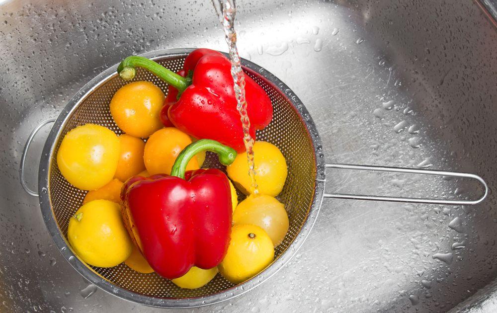 Alimentation : faut-il laver les légumes et les fruits avant de les manger ? Alimentation : faut-il laver les légumes et les fruits avant de les manger ?