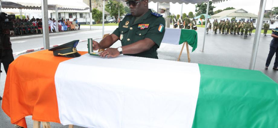 La Côte-d’Ivoire rend hommage à deux casques bleus tués en opération au Mali La Côte-d’Ivoire rend hommage à deux casques bleus tués en opération au Mali
