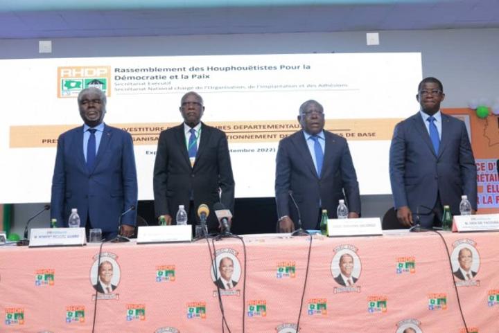 En prélude à la réunion du Conseil politique, Gilbert Kafana Koné reçoit les Secrétaires Départementaux nouvellement élus et les exhorte au travail En prélude à la réunion du Conseil politique, Gilbert Kafana Koné reçoit les Secrétaires Départementaux nouvellement élus et les exhorte au travail
